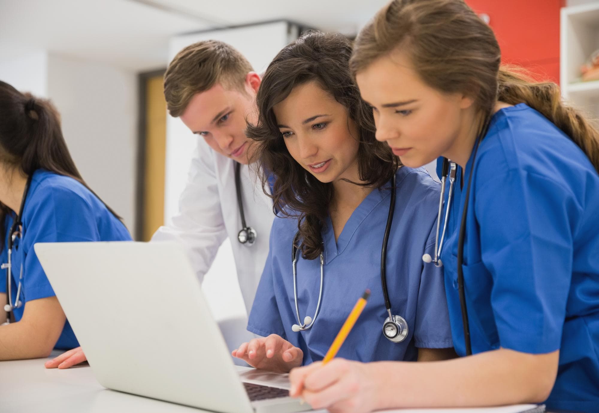 students exploring - Best AI for Medical Students